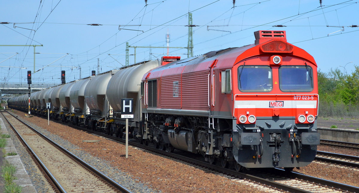 MEG mit  077 023-5  [NVR:  92 87 0077 023-5 F-MEG ] und Zementstaubzug aus Rüdersdorf am 30.04.19 Bf. Flughafen Berlin-Schönefeld.