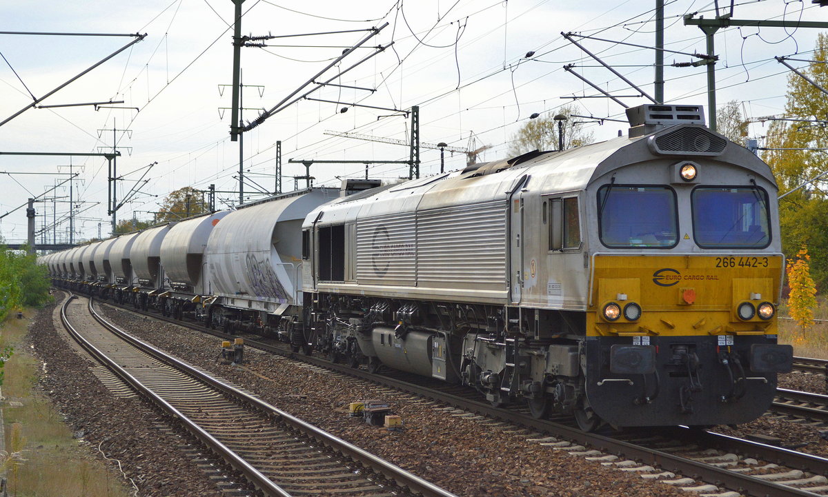 MEG mit 266 442-3 (9280 1266 442-3 D-MEG) mit Zementstaubzug (leer) Richtung Rüdersdorf Zementwerk am 09.10.18 Bf. Flughafen Berlin-Schönefeld. 