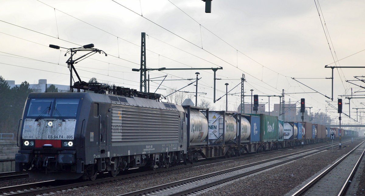 MEG - Mitteldeutsche Eisenbahn GmbH mit der MRCE Dispo  ES 64 F4-805  [NVR-Number: 91 80 6189 805-5 D-DISPO] und Containerzug am 23.01.19 Bf. Flughafen Berlin-Schönefeld. Viele Grüße an den Tf.