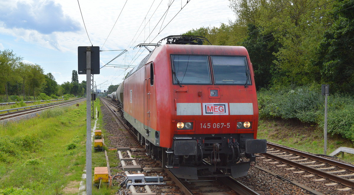 MEG - Mitteldeutsche Eisenbahn GmbH, Merseburg [D] mit  145 067-5   [NVR-Nummer: 91 80 6145 067-5 D-DB] und Zementstaubzug Richtung Rostock am 27.07.20 Bf. Berlin Hohenschönhausen.
