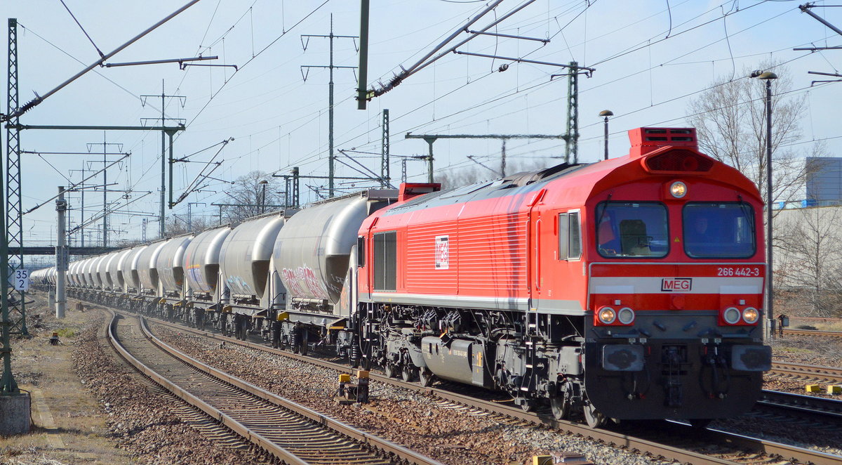 MEG - Mitteldeutsche Eisenbahn GmbH, Schkopau [D] mit  266 442-3  [NVR:  92 80 1266 442-3 D-MEG ] und Zementstaubzug (leer) Richtung Rüdersdorf am 09.03.21 Durchfahrt Bf. Flughafen BER Terminal 5.