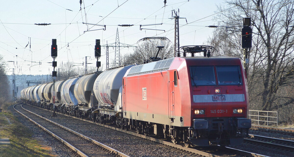MEG - Mitteldeutsche Eisenbahn GmbH, Schkopau [D] mit  145 031-1  [NVR-Nummer: 91 80 6145 031-1 D-DB] und einem Zementstaubzug (leer) Richtung Rüdersdorf am 10.03.22 Durchfahrt BF. Saarmund.