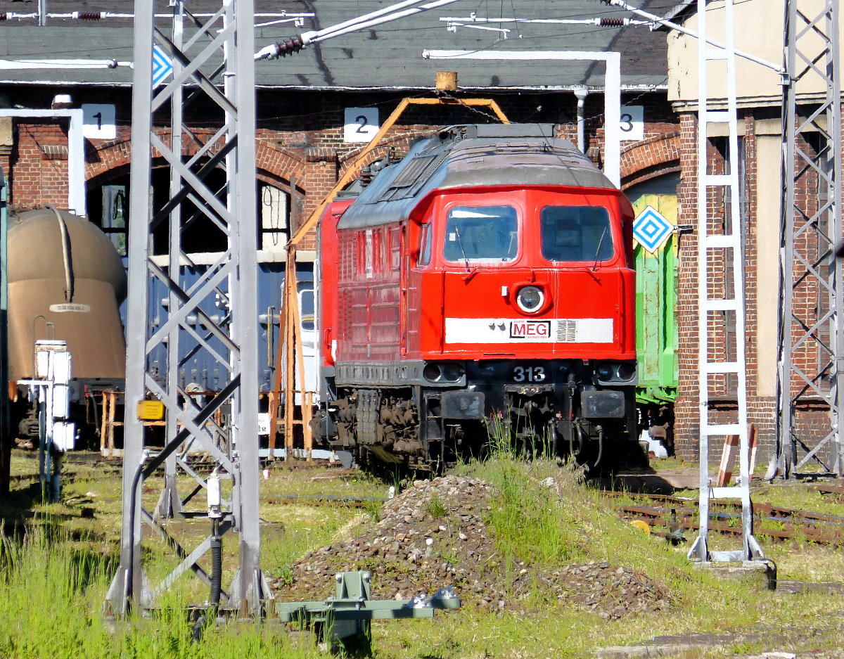 MEG313 (232 068-7) 16.05.2014 vor dem Lokschuppen im ehemaligen BW Nordhausen.