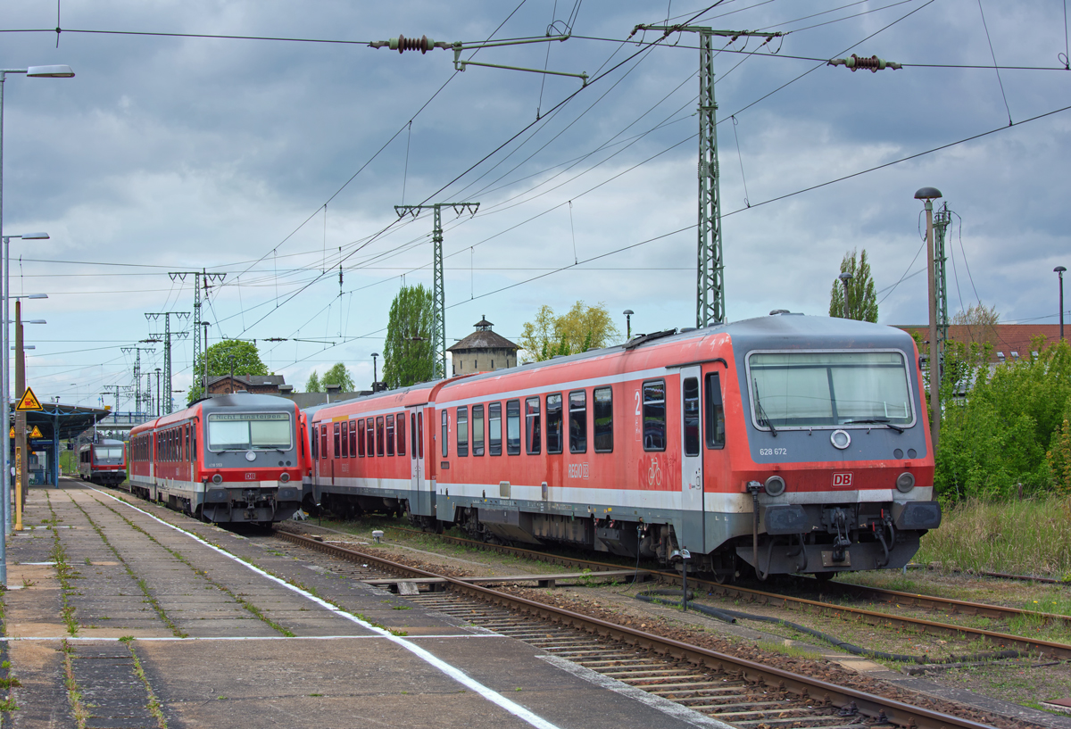Mehrere abgestellte Triebwagen der BR 628/928 auf dem Bahnhof Neubrandenburg. - 07.05.2015
