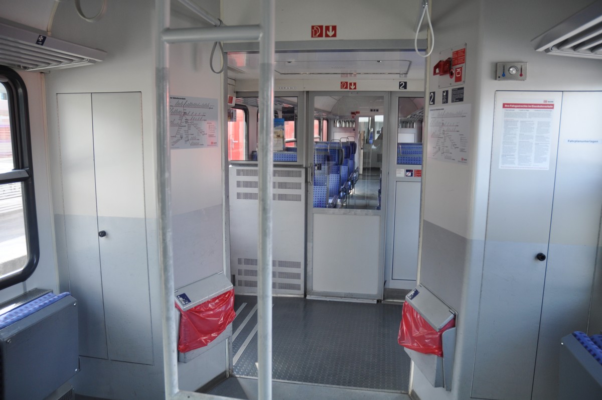 Mehrzweckabteil im  Frankfurter  DBm-Design des 80-34 104 Bnrbdzf 480.1 der Südostbayernbahn. Eingereit im RE München HBF-Mühldorf im April 2014.