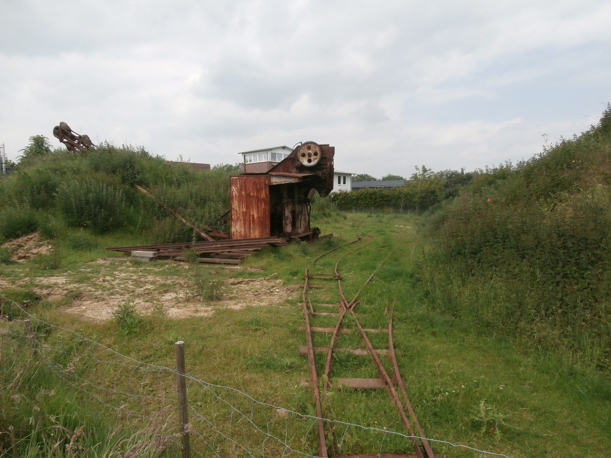 Mein 200. Bild in BB ist dieser alte Eimerketten Bagger welcher im Feldbahn Mseum oekoven vor sich hin rostet.

Oekoven 01.06.2014