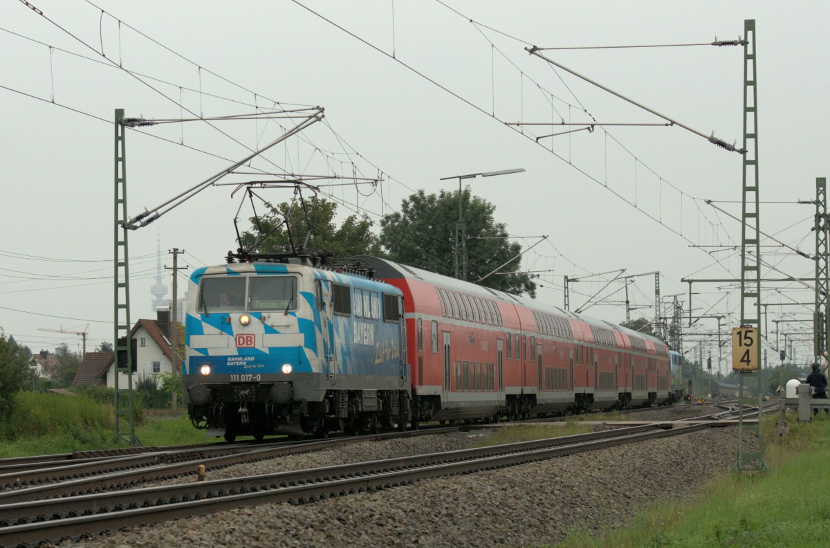 Mein 4000stes: 111 017 & 039 am 13.09.14 mit der RE nach Passau bei München-Feldmoching