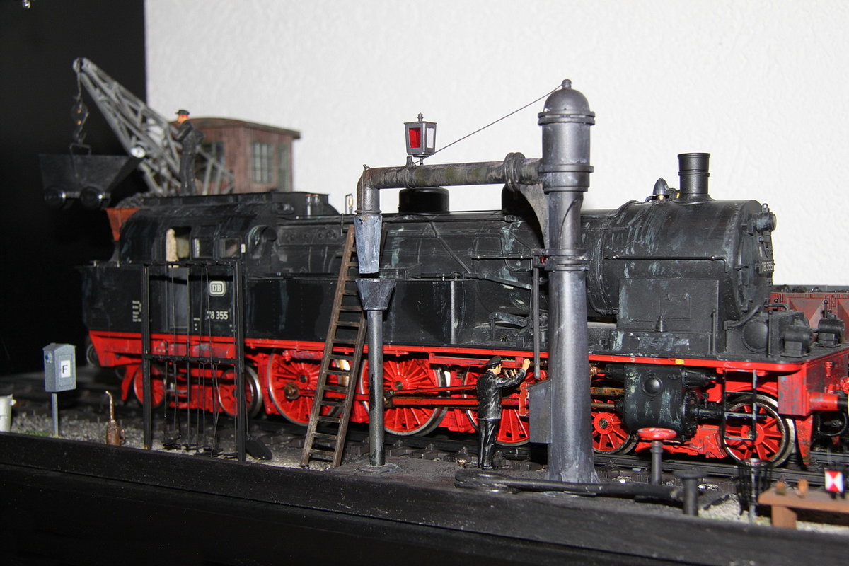 Mein Diorama Spur 1 mit Märklin Lok 78-355.Wasser fassen und Kohle aufnehmen(Eine Szene wie sie heute noch täglich im Bw Wolsztyn/Pl.im Livestream zu sehen ist) 	