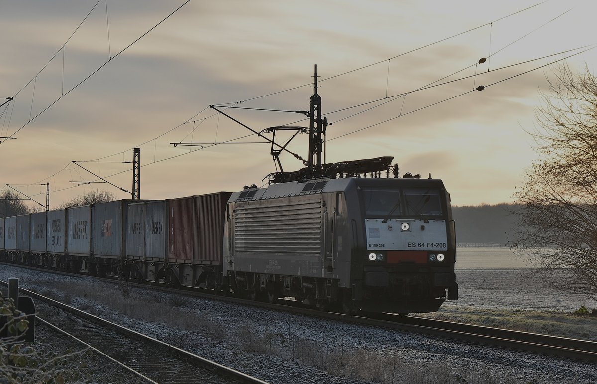 Mein erster Zug des Tages ist dieser von der 189 208 gezogene Containerzug in Boisheim. 19.Januar 2019