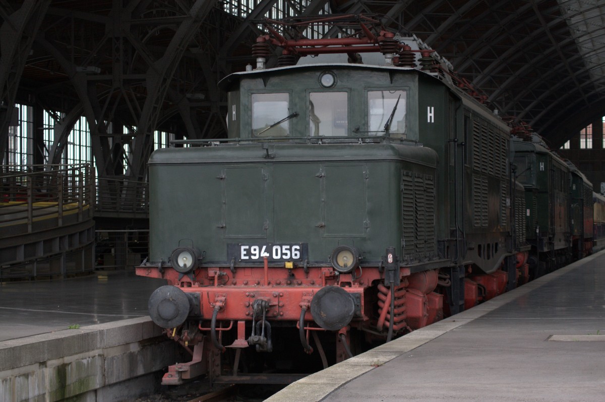 Mein fast erstes Bahnbild , die als Museumslok abgestellte E94 056 im Leipziger Hbf.
13.10.2013  09:30 Uhr