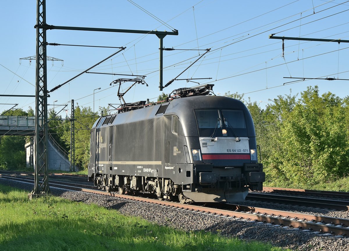 Mein letztes Bild an dem Samstag, die ES 64 U2 - 071 Lz durch Lintorf gen Ratingen fahrend. 5.5.2018