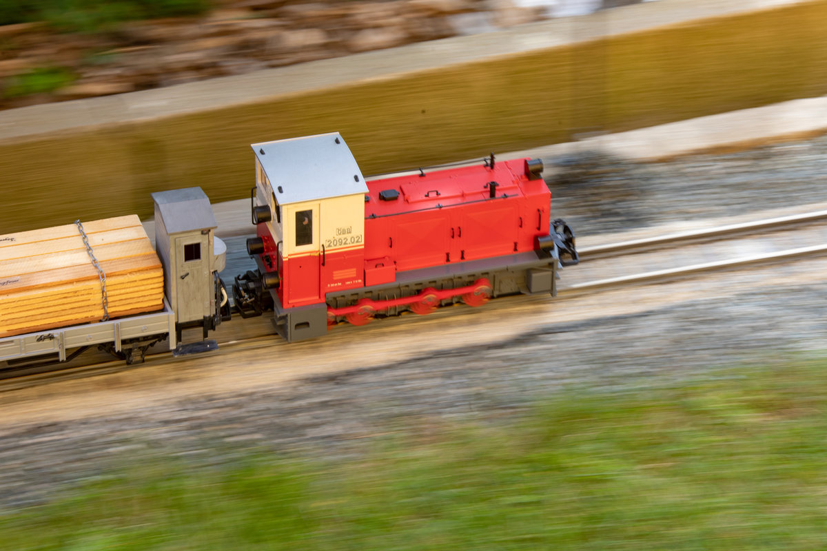 Mein persönliches Highlight an diesem  Foto-Tag  war 2092.02 die fleißig über die Schienen der Gartenbahn flitzt. 
17.08.2019