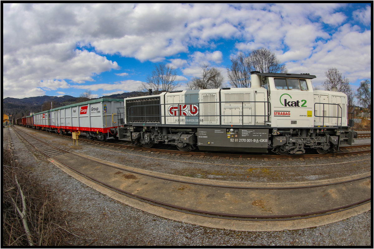 Mein Spielzeug  Fischauge  habe ich der Tage wieder etwas öfter verwendet. Hier im Bahnhof Deutschlandsberg. 
2170.000 wartet auf die abfahrt. 
20.03.2019
