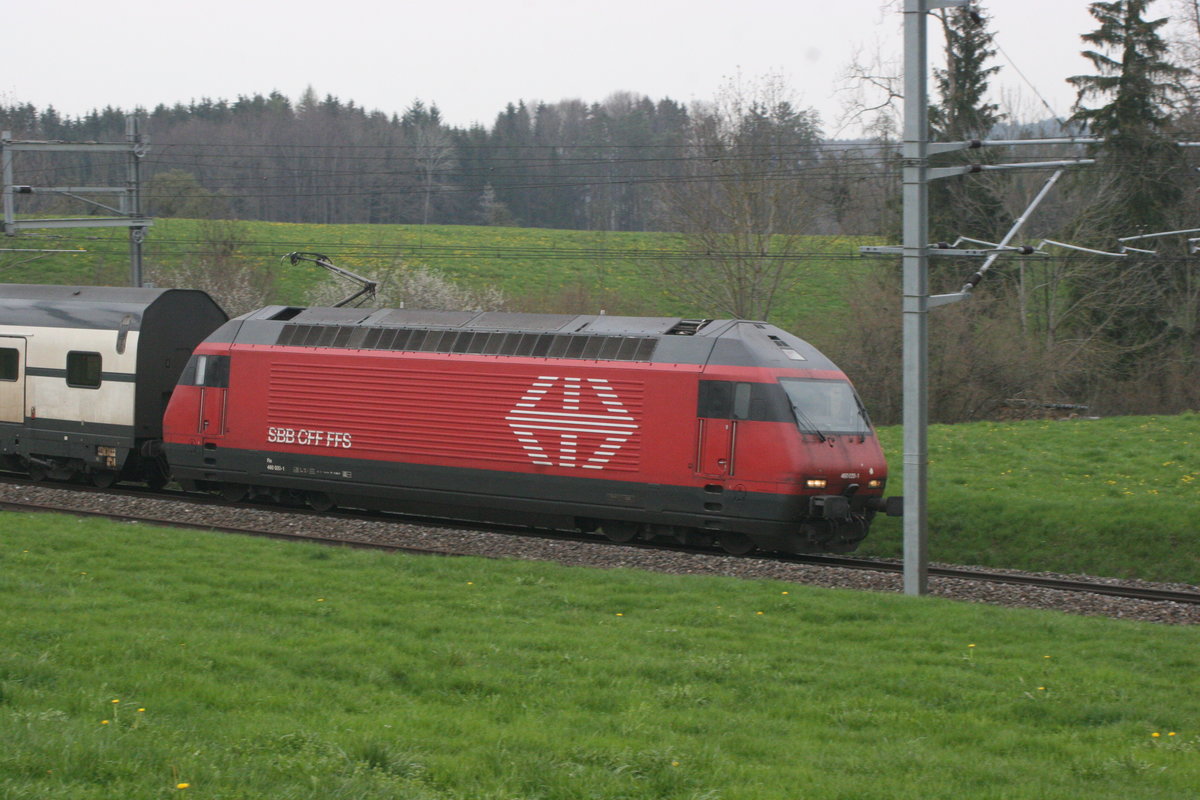 Meine Arbeitsstrecke von Uzwil nach St. Gallen birgt einige Fotostandpunkte in sich. So konnte ich den IC 1 mit der Zuglok Re 460 020  Idée Suisse  von der Hauptstrasse aus auf die Speicherkarte bannen.

Flawil, 12.04.2019