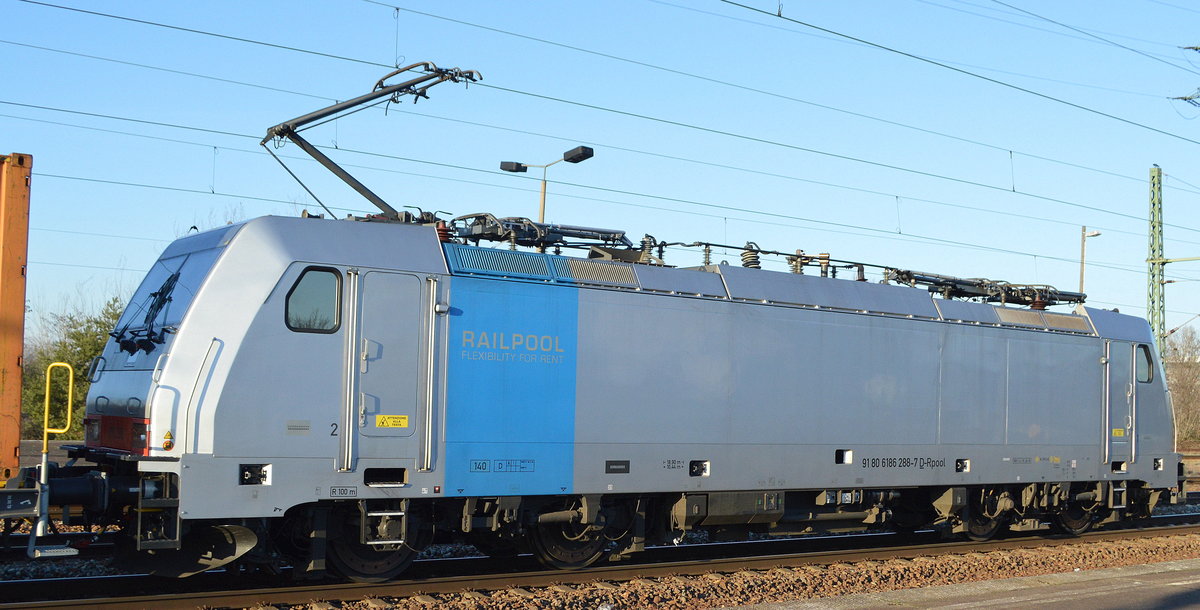 Meine Erstsichtung in Berlin, Railpool GmbH, München [D]  186 288  [NVR-Nummer: 91 80 6186 288-7 D-Rpool] wahrscheinlich für Crossrail Benelux mit einem Containerzug (China Silk Road) Richtung Polen am 21.01.20 Bf. Flughafen Berlin Schönefeld.
