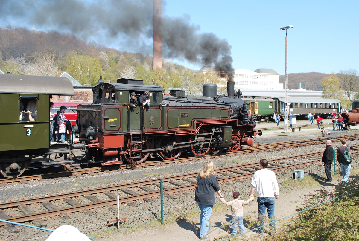 MEM 74 231 fährt aus dem Museum Bochum Dahlhausen. Am 18.04.2010