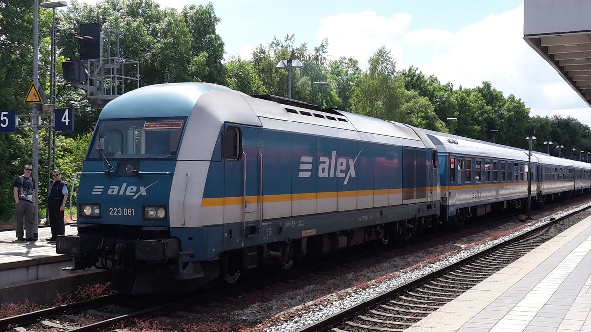 Memmingen um die Mittagszeit, Kurz vor der Abfahrt des ALEX nach München, 20.06.2016