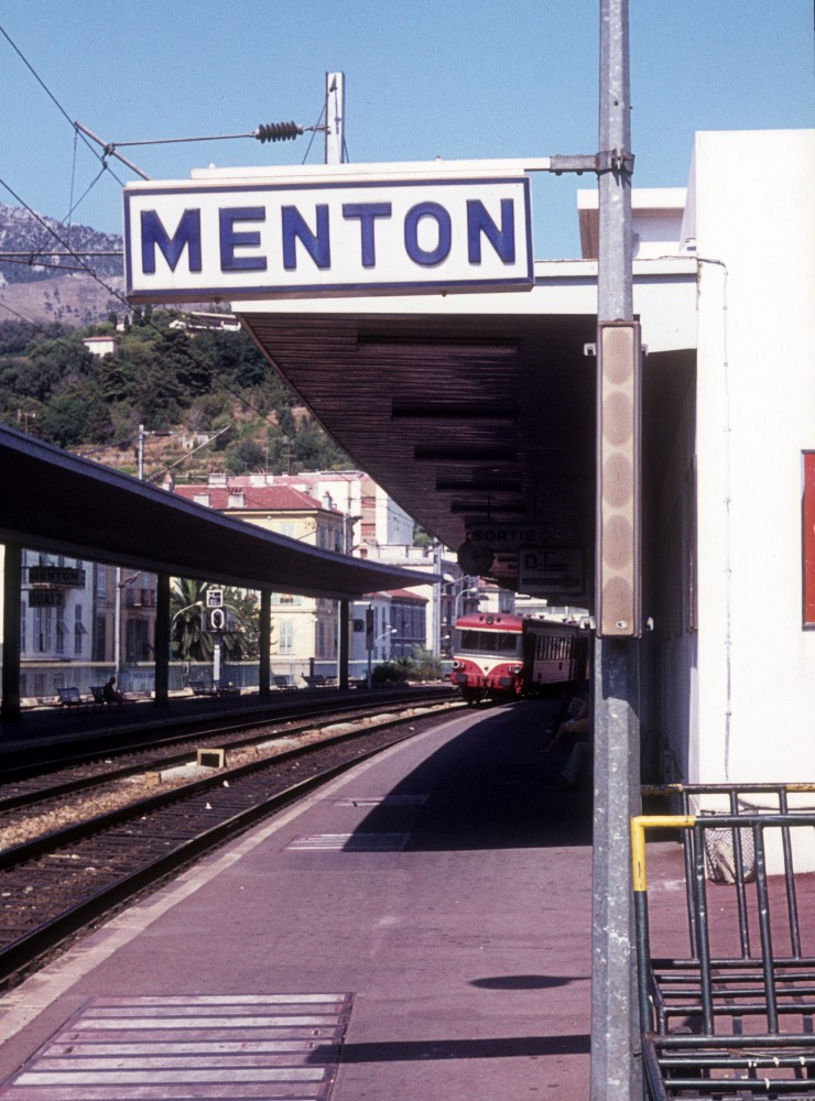 Menton Gare SNCF am 12. August 1974.