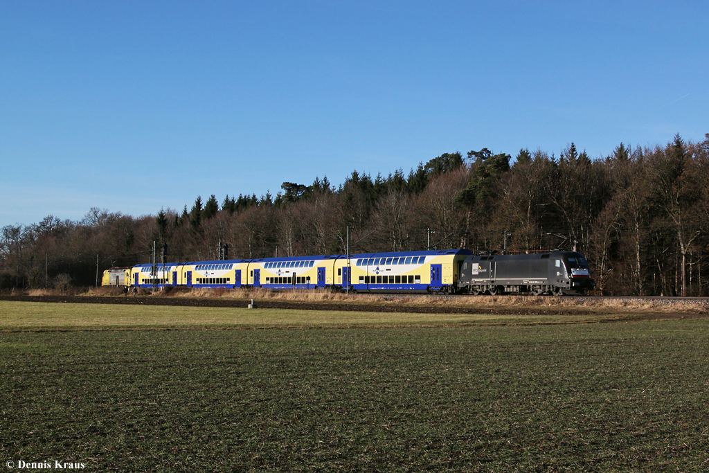 Meridian Ersatzverkehr: 182 509 mit M 79023 am 16.12.2013 bei Eglharting.