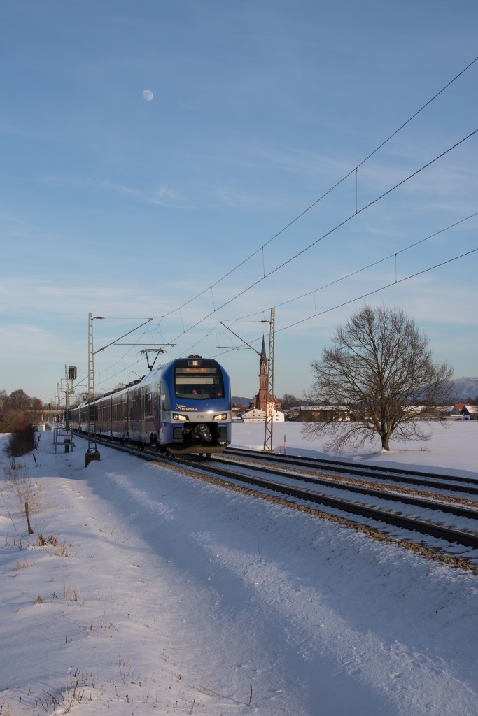 Meridian unterm Mond - ET 315 auf dem Weg nach München, aufgenommen am 31. Januar 2015 bei Übersee.