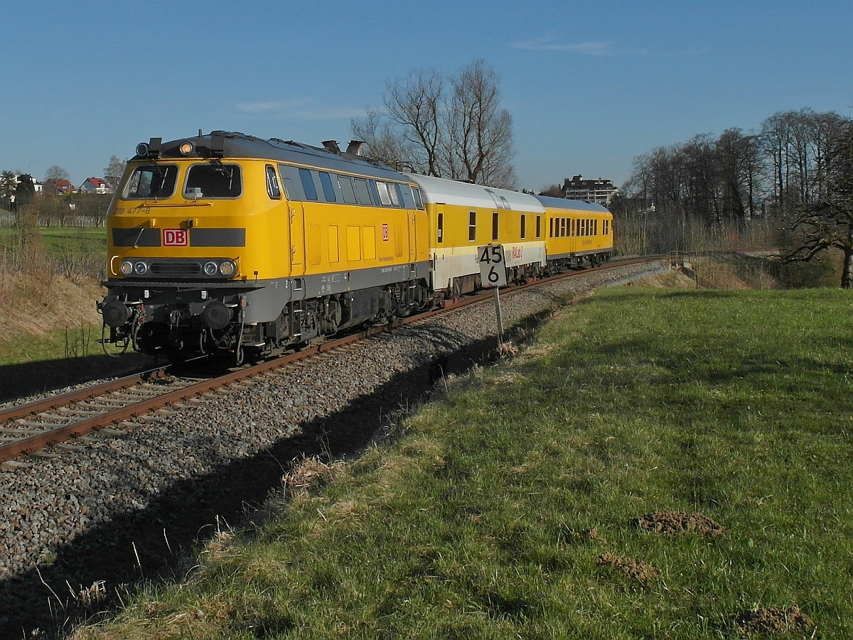Messzug mit 218 477-8 in Fahrtrichtung Radolfzell am 08.04.2015 zwischen Fischbach und Kluftern