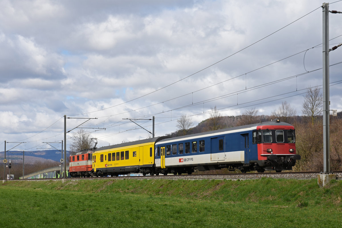Messzug, mit der Re 4/4 II 11109, dem X 60 85 99-90 108-9 und dem BDt 50 85  82-33 986-9 fährt Richtung Bahnhof Itingen. Die Aufnahme stammt vom 18.03.2019.