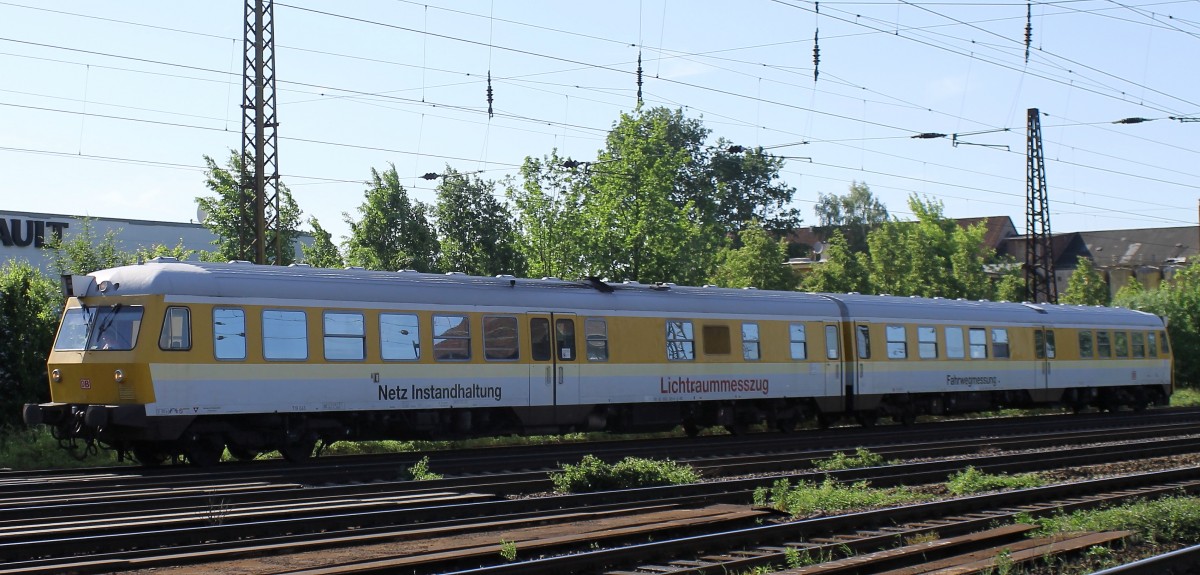 Messzug -Triebwagen der DB-Netzinstandhaltung ( Lichtraummesszug) Richtung Lpz-Hpf am Abzweig Mockau.
14.09.2013