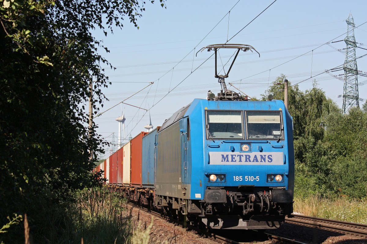 Metrans 185 510  am 2.8.13 mit einem Containerzug in Hamburg-Moorburg.
