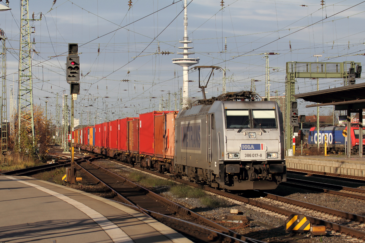 Metrans 386 017-8 durchfährt Bremen Hbf. 23.11.2017