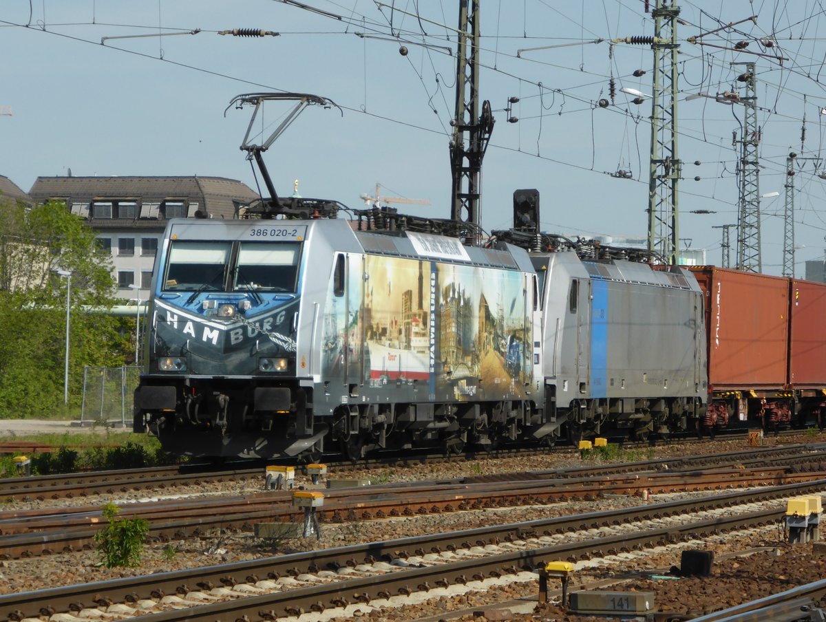 Metrans 386 020 am 21.05.2017 in Dresden Friedrichstadt mit Railpool 186er im Schlepp  auf dem Weg nach Hamburg.