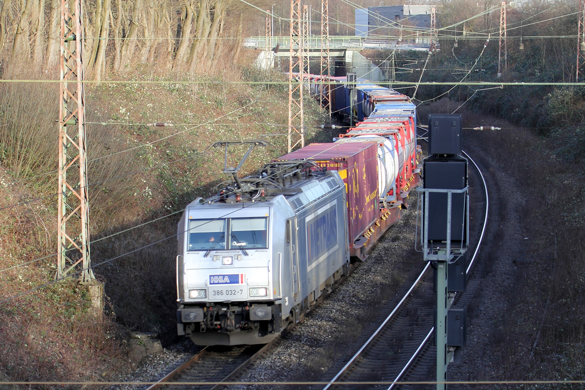Metrans 386 032-7 auf der Hamm-Osterfelder Strecke in Recklinghausen 15.2.2022