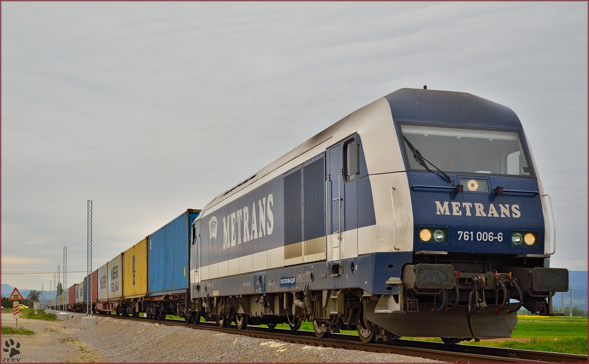 METRANS 761 006 zieht Containerzug durch Cirkovce Richtung Hodoš. /17.4.2014