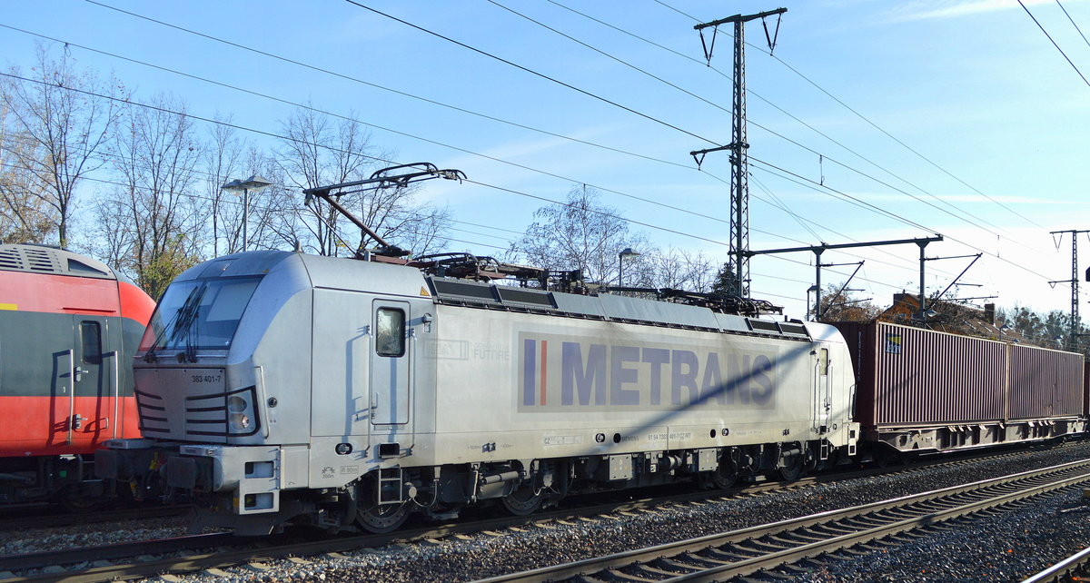 METRANS a.s., Praha [CZ] mit  383 401-7  [NVR-Nummer: 91 54 7383 401-7 CZ-MT] und Containerzug wahrscheinlich nach Hamburg am 24.11.20 Durchfahrt Bf. Golm (Potsdam).