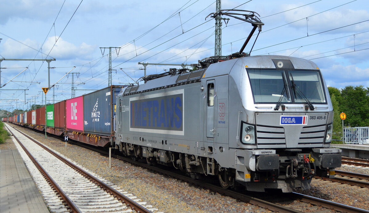 METRANS a.s., Praha [CZ] mit ihreer  383 405-8  [NVR-Nummer: 91 54 7383 405-8 CZ-MT] und einem Containerzug am 12.09.22 Durchfahrt Bahnhof Golm.