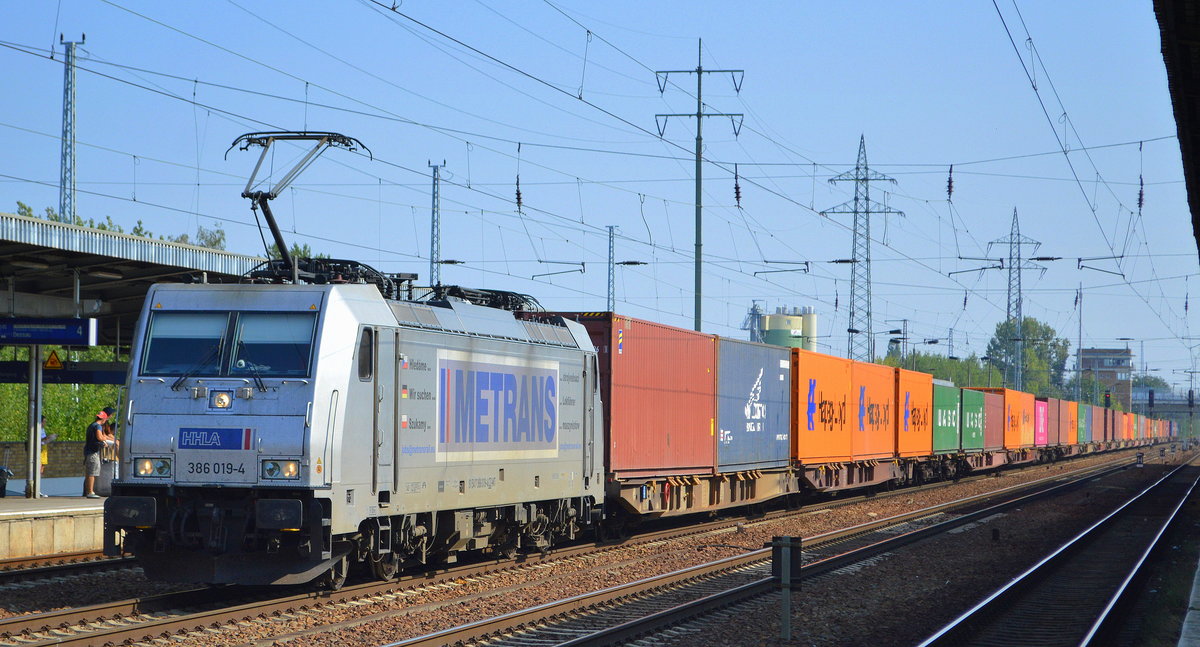 METRANS Rail s.r.o.  386 019-4  [NVR-Nummer: 91 54 7386 019-4 CZ-MT] mit Containerzug am 28.08.19 Bahnhof Flughafen Berlin Schönefeld.