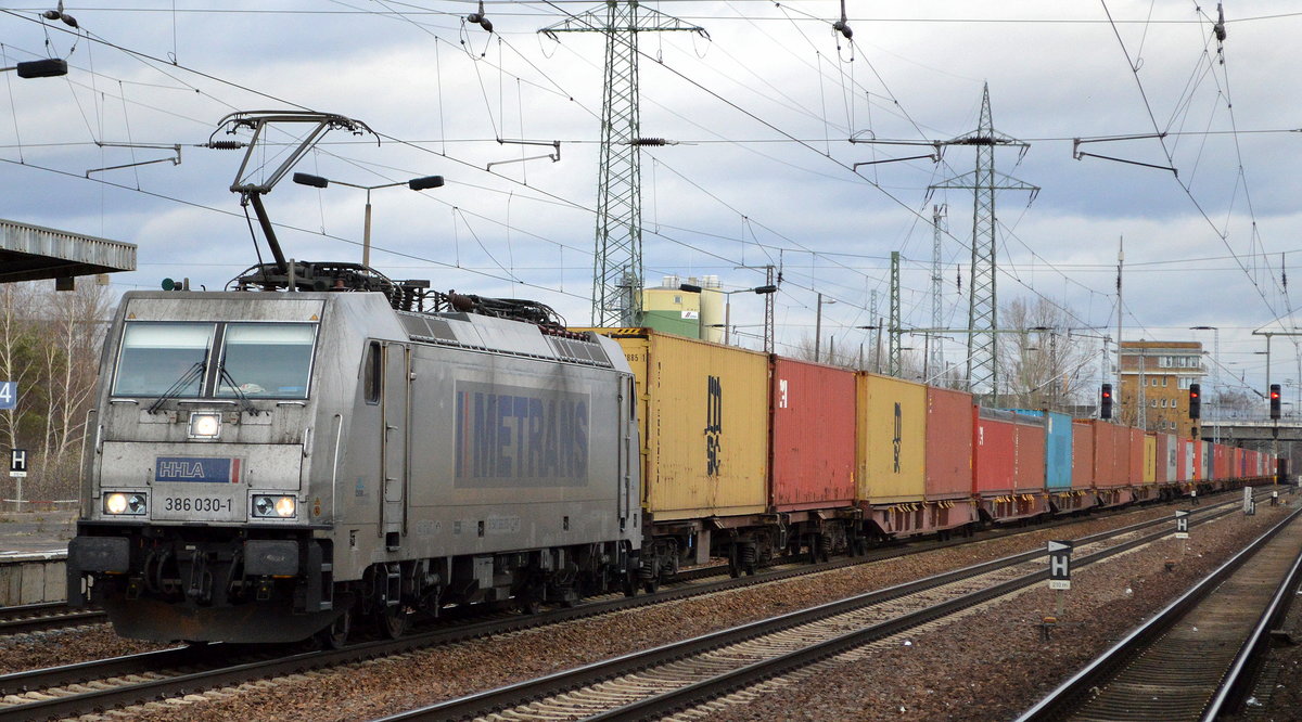METRANS Rail s.r.o. mit  386 030-1  [NVR-Number: 91 54 7386 030-1 CZ-MT] und Containerzug am 08.12.18 Bf. Flughafen Berlin-Schönefeld.