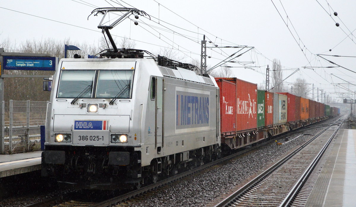 METRANS Rail s.r.o. mit  386 025-1  [NVR-Number: 91 54 7386 025-1 CZ-MT]  und Containerzug aus Polen Richtung Hamburg am 21.02.19 Bf. Berlin-Hohenschönhausen.