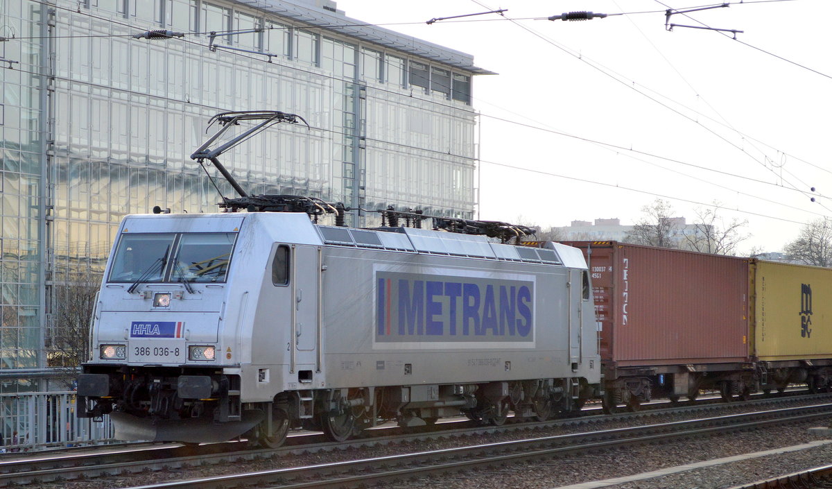 METRANS Rail s.r.o. mit  386 036-8  [NVR-Number: 91 54 7386 036-8 CZ-MT] und Containerzug Richtung Tschechien Durchfahrt Dresden Hbf. am 02.04.19