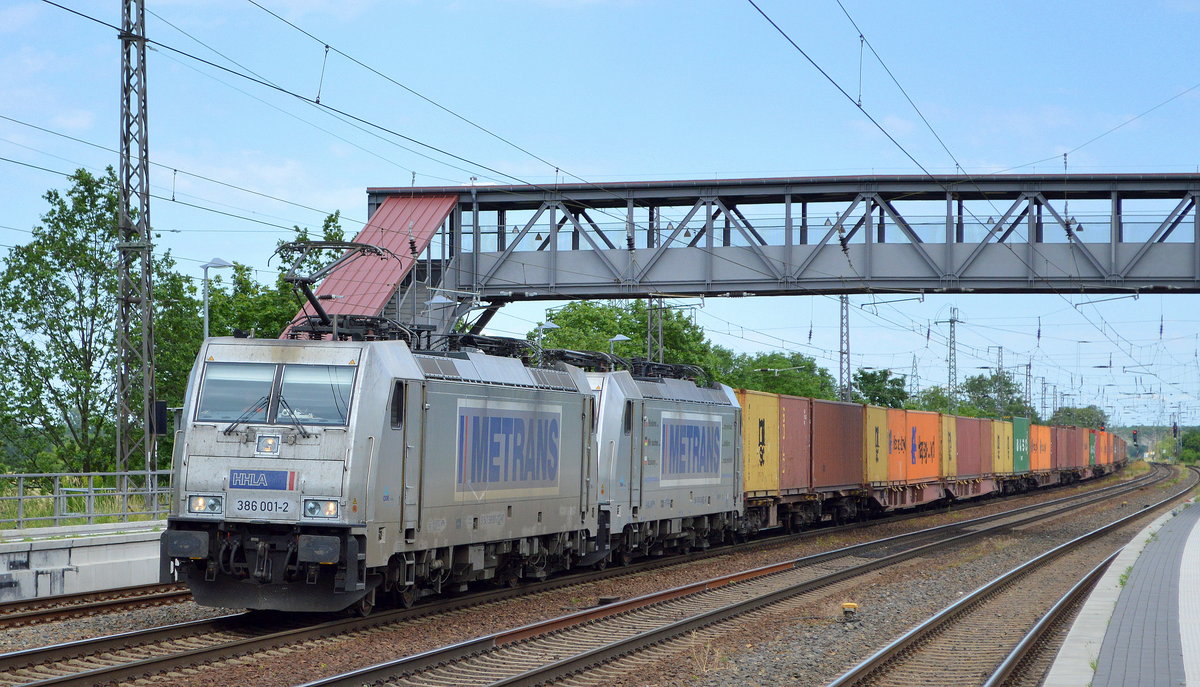 METRANS Rail s.r.o. mit  386 001-2  [NVR-Nummer: 91 54 7386 001-2 CZ-MT] mit  386 009-5  [NVR-Nummer: 91 54 7386 009-5 CZ-MT] und Containerzug am Haken am 13.06.19 Saarmund Bhf.