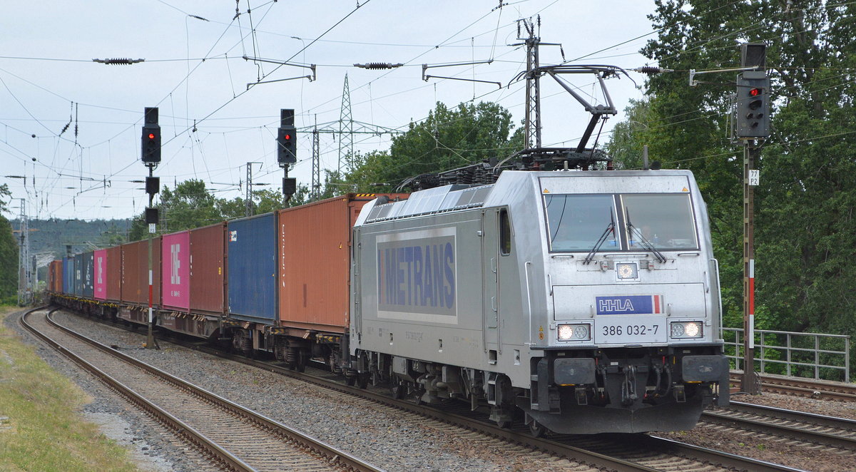 METRANS Rail s.r.o. mit  386 032-7  [NVR-Nummer: 91 54 7386 032-7 CZ-MT] und Containerzug am 06.07.19 Saarmund Bahnhof.