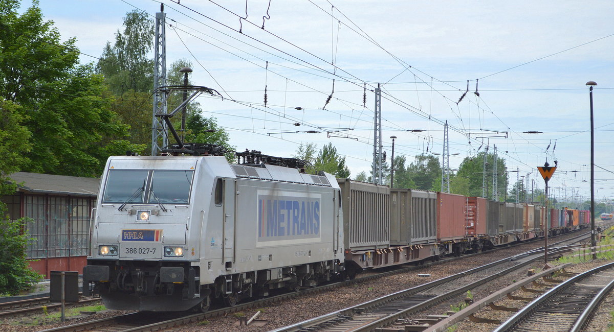 METRANS Rail s.r.o. mit  386 027-7  [NVR-Nummer: 91 54 7386 027-7 CZ-MT] und Containerzug Richtung Polen am 20.06.19 Berlin Hirschgarten.