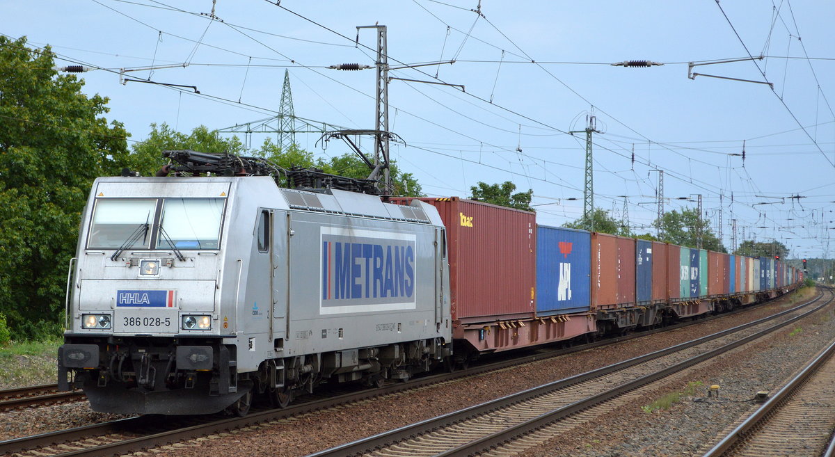 METRANS Rail s.r.o. mit  386 028-5  [NVR-Nummer: 91 54 7386 028-5 CZ-MT] und Containerzug am 05.08.19 Saarmund Bahnhof.