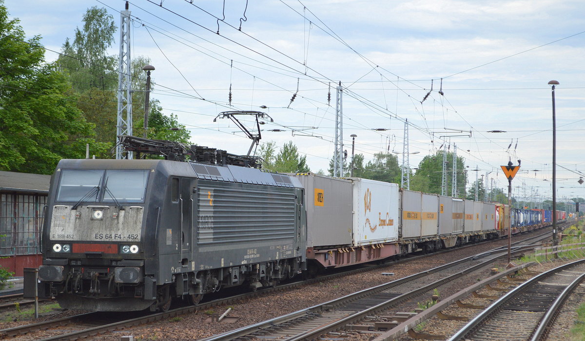 METRANS Rail s.r.o. mit der polnischen MRCE Dispo  ES 64 F4-452  [NVR-Nummer: 91 51 5170 026-6 PL-DISPO] und Containerzug Richtung Polen am 20.06.19 Berlin-Hirschgarten.