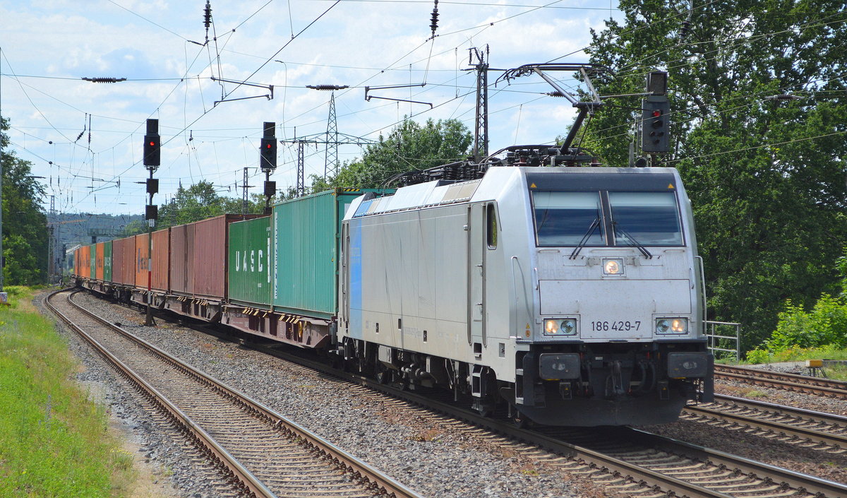 METRANS Rail s.r.o. mit der Rpool 186 429-7  [NVR-Nummer: 91 80 6186 429-7 D-Rpool] und Containerzug am 13.06.19 Saarmund Bhf.