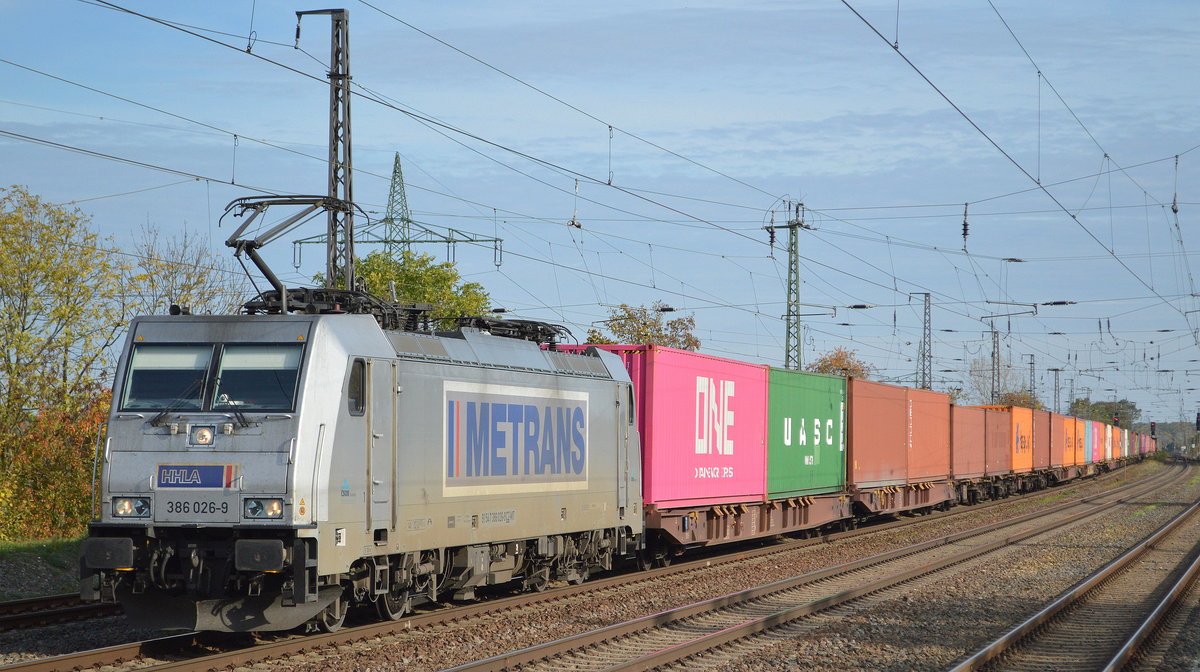 METRANS Rail s.r.o., Praha [CZ]  mit  386 026-9  [NVR-Nummer: 91 54 7386 026-9 CZ-MT] und Containerzug am 22.10.19 Bf. Saarmund.