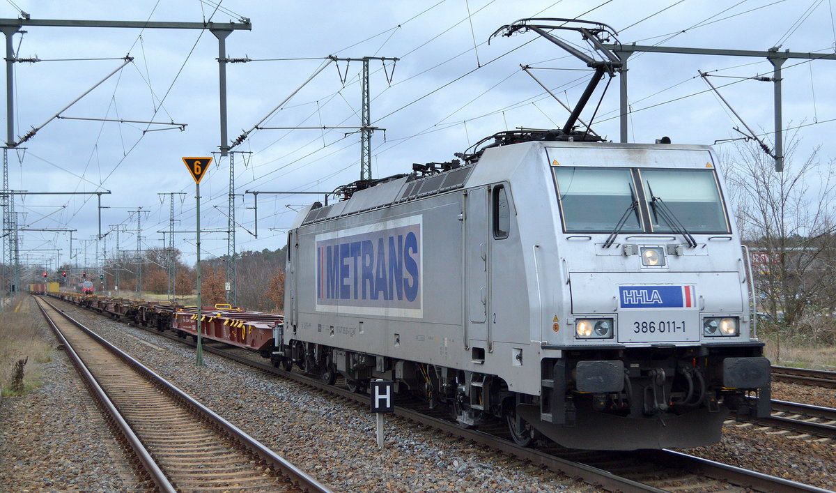 METRANS Rail s.r.o., Praha [CZ] mit  386 011-1  [NVR-Nummer: 91 54 7386 011-1 CZ-MT] und Containerzug am 24.02.20 Durchfahrt Bf. Golm (Potsdam).