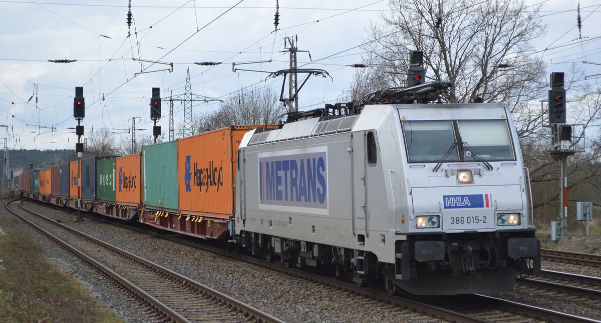 METRANS Rail s.r.o., Praha [CZ] mit  386 015-2  [NVR-Nummer: 91 54 7386 015-2 CZ-MT] und Containerzug am 25.02.20 Durchfahrt Bf. Saarmund.