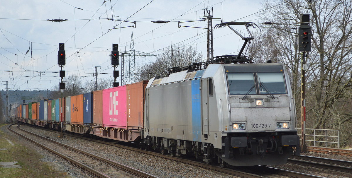 METRANS Rail s.r.o., Praha [CZ] mit der Railpool Lok  186 429-7   [NVR-Nummer: 91 80 6186 429-7 D-Rpool] und Containerzug am 02.03.20 Bf. Saarmund.