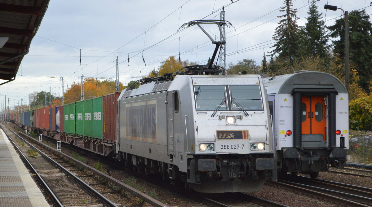 METRANS Rail s.r.o., Praha [CZ] mit  386 027-7  [NVR-Nummer: 91 54 7386 027-7 CZ-MT] und Containerzug am 29.10.20 Berlin Hirschgarten.