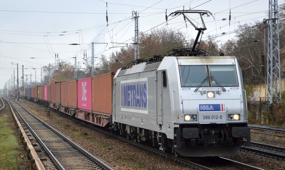 METRANS Rail s.r.o., Praha [CZ]  386 012-9  [NVR-Nummer: 91 54 7386 012-9 CZ-MT] it Containerzug am 27.11.20 Bf. Berlin Hirschgarten.